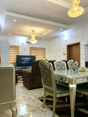Vacation 4BDR Duplex - 247 Power, Wi-Fi, Ps4, Snooker, 5 mins Walk to the beach